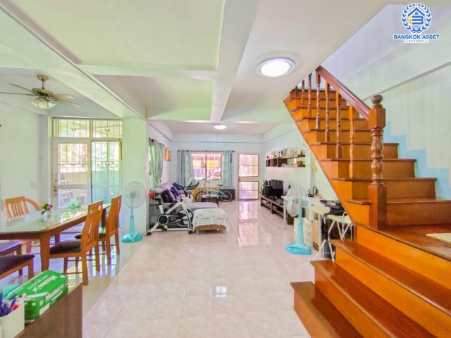 *****ทาวน์เฮ้าส์มือสองกรุงเทพมหานคร หมู่บ้าน พระปิ่น2 บรมราชชนนี #หลังมุม เนื้อที่กว้างขวางถึง 32.5 ตร.ว. ฟังก์ชัน 3 ห้องนอน 2 ห้องน้ำ 2 ที่จอดรถ บ้านต่อเติมเต็ม พร้อมเข้าอยู่ แถมฟรี! 3 เครื่องปรับอากาศ บนทำเลแห่งการเดินทาง ใกล้มหาวิทยาลัยมหิดล และทางด่วน "ศรีรัช"